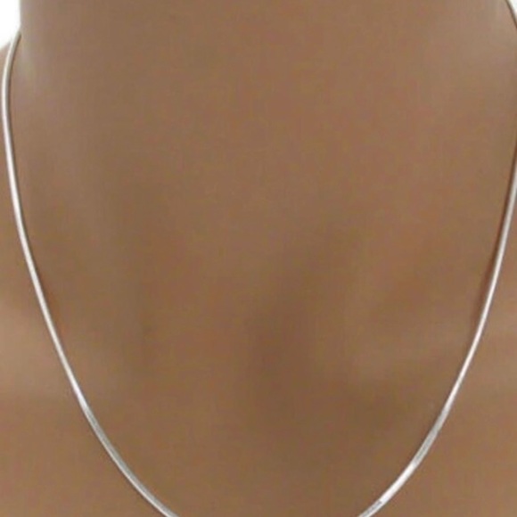 Sterling plated 18” chain with a crucifix and a St Francis medal. - Picture 8 of 10